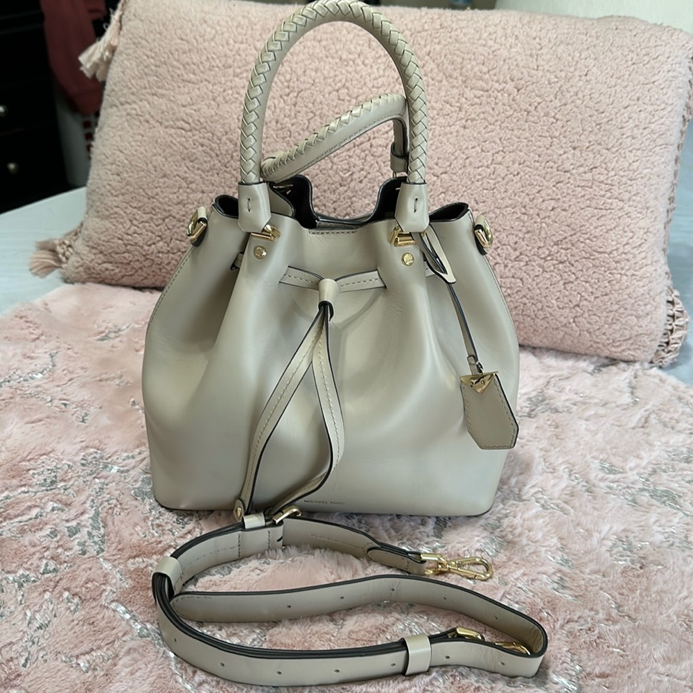 Micheal kors bucket